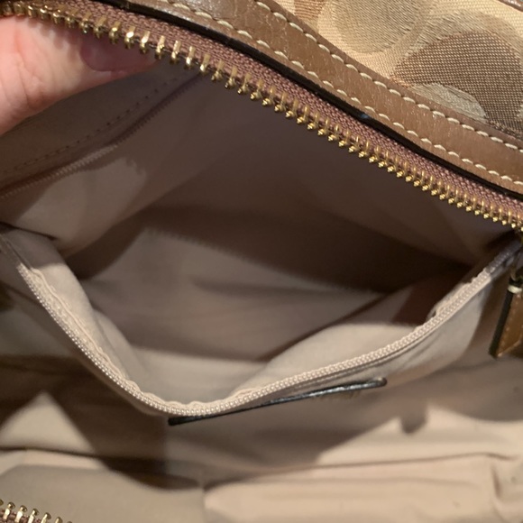 Well Loved Coach Logo Handbag - Picture 13 of 15